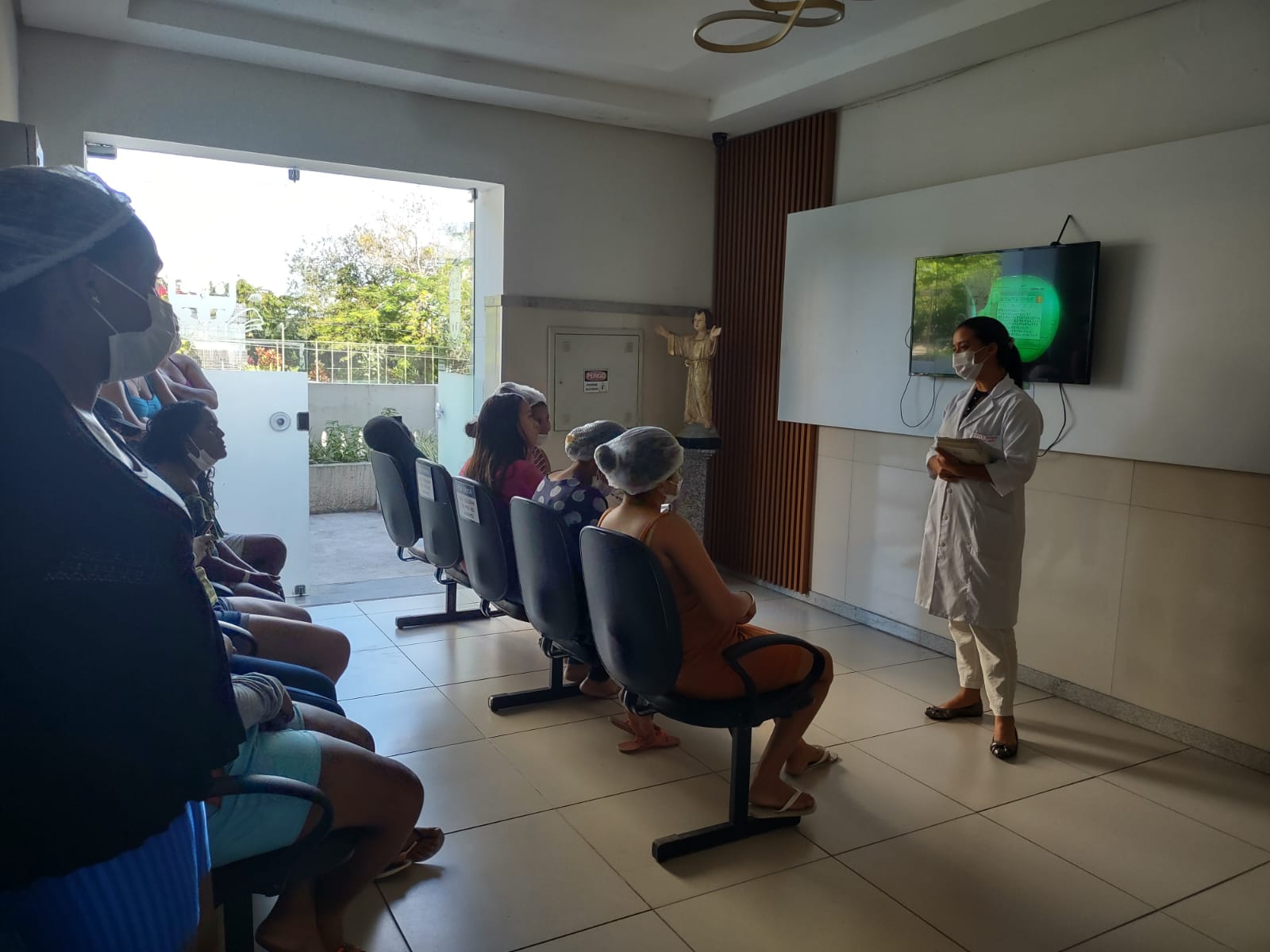 Serviço Social compartilha a importância do Estatuto da Criança e do Adolescente com as mães da UTI do Maria Lucinda
