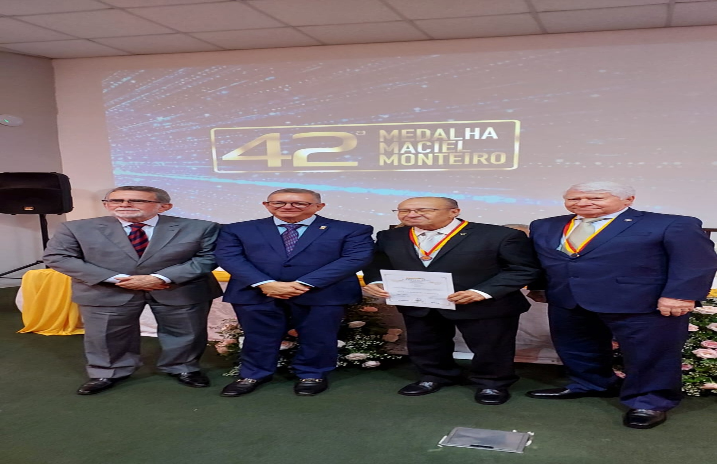 Com mais de 50 anos de dedicação ao Hospital Maria Lucinda, médico da casa recebe a Medalha Maciel Monteiro