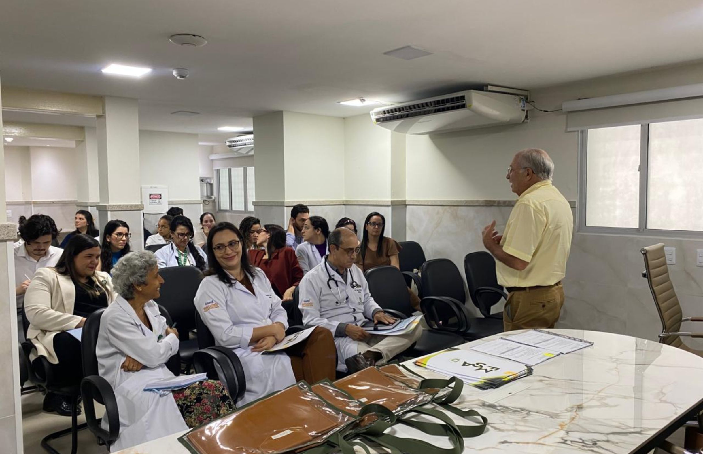 Hospital Maria Lucinda forma novos especialistas em Clínica Médica e destaca impacto direto na qualificação do cuidado ao SUS