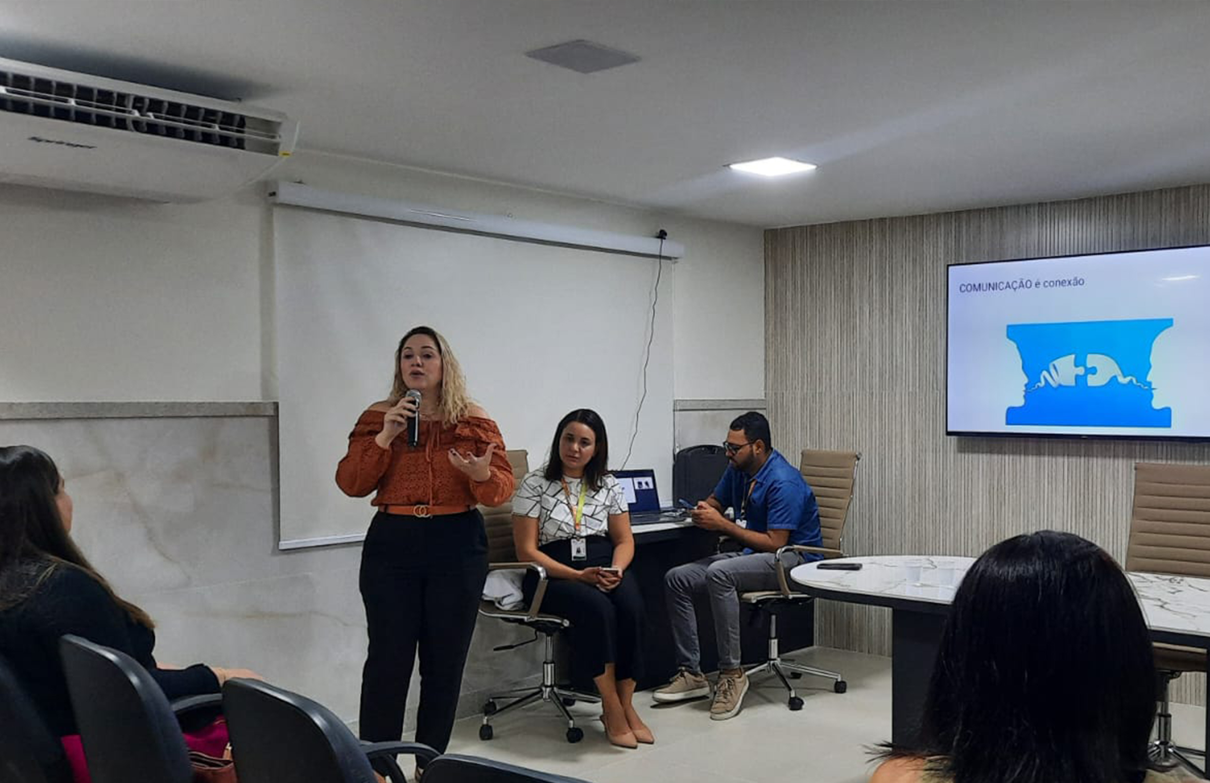 Palestra Estratégias de comunicação não-violenta é ministrada no Hospital Maria Lucinda